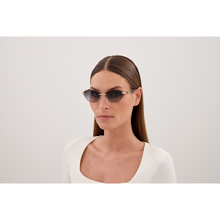 Carica l'immagine nel visualizzatore di Gallery, Gucci GG2050S 001
