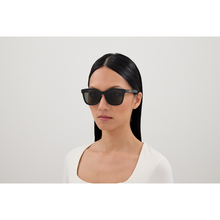 Carica l'immagine nel visualizzatore di Gallery, Gucci GG1984SK 001
