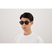 Load image into Gallery viewer, Gucci GG2109SK 001
