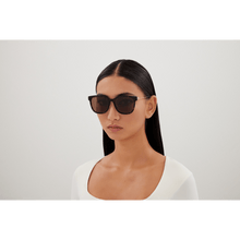 Carica l&#39;immagine nel visualizzatore di Gallery, Gucci GG1884SK 002

