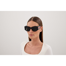 Carica l'immagine nel visualizzatore di Gallery, Gucci GG2115S 001
