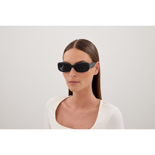 Carica l'immagine nel visualizzatore di Gallery, Saint Laurent SL 868 001
